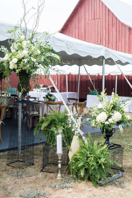 Outdoor Décor at Stephen and Anne Stuart's Wedding - Maria Grace Photography